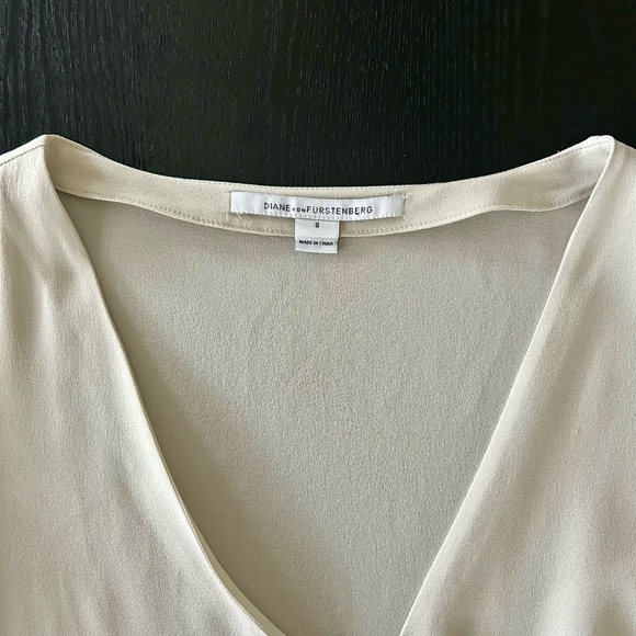 Diane Von Fustenberg 100% silk blouse - Picture 2 of 6